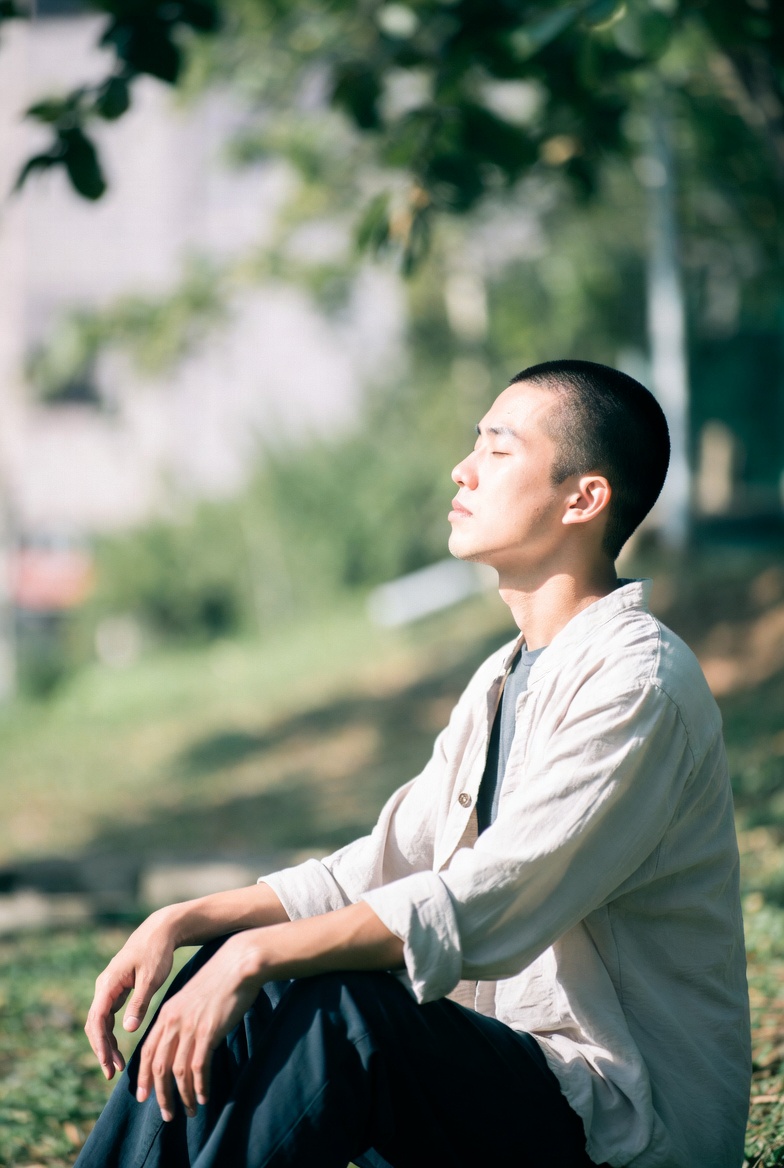 Pausa Kecil di Tengah Kesibukan: Momen untuk Merasakan Kehadiran Diri